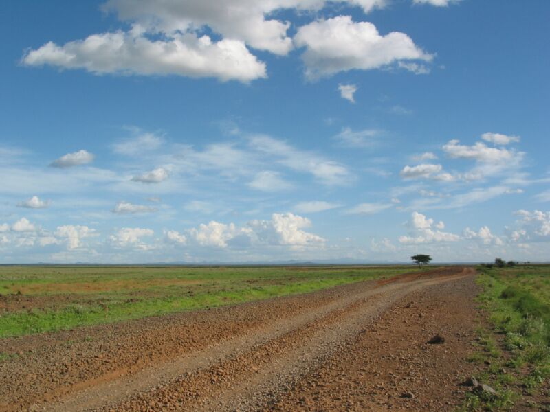 imgKenyaRoadToMarsabitHorizon1Res800.jpg