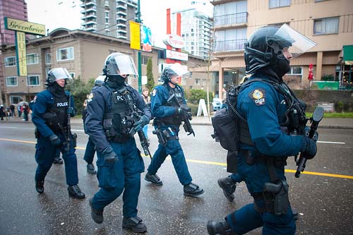 Police-in-Vancouver-with-guns.jpg