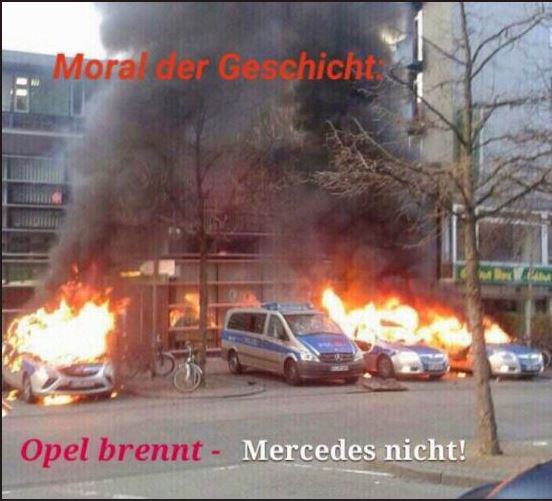 OpelbrenntMercedesnicht.JPG