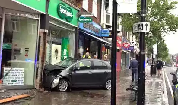 Driver-crashes-into-Specsavers-1355460.png