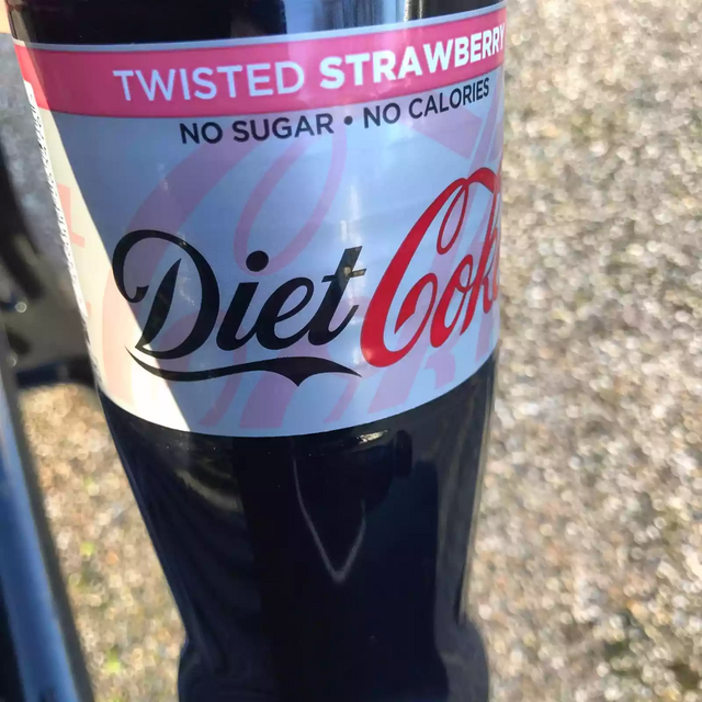 diet-coke-twisted-strawberry.png