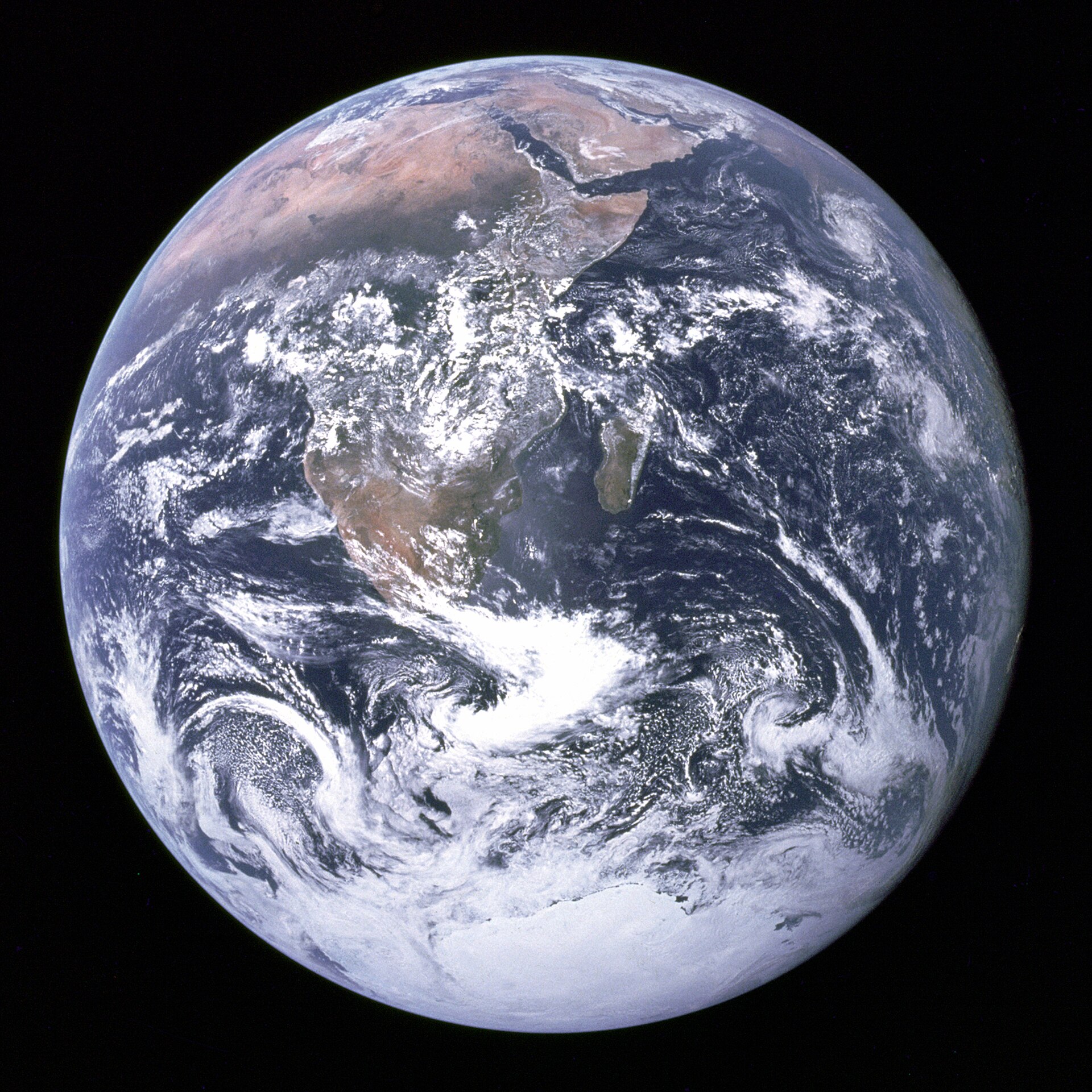 1920px-The_Earth_seen_from_Apollo_17.jpg